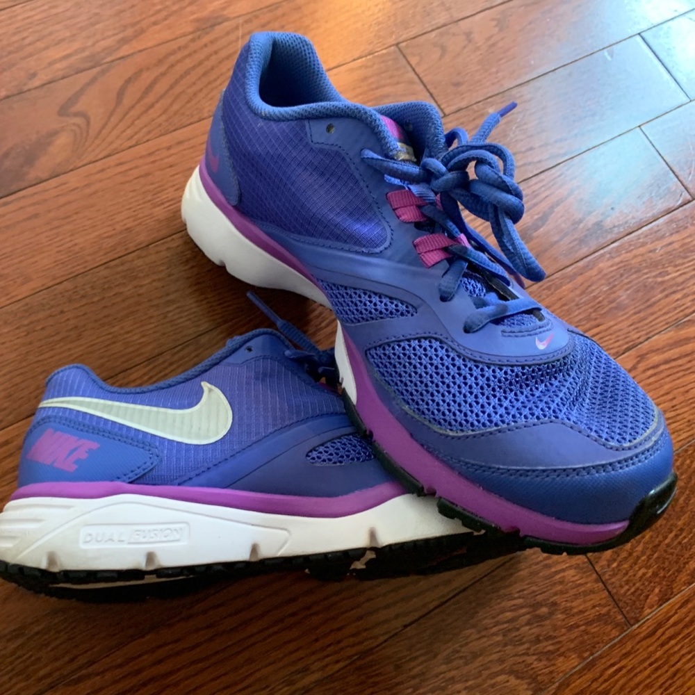 Nike sneakers. Excellent condition!